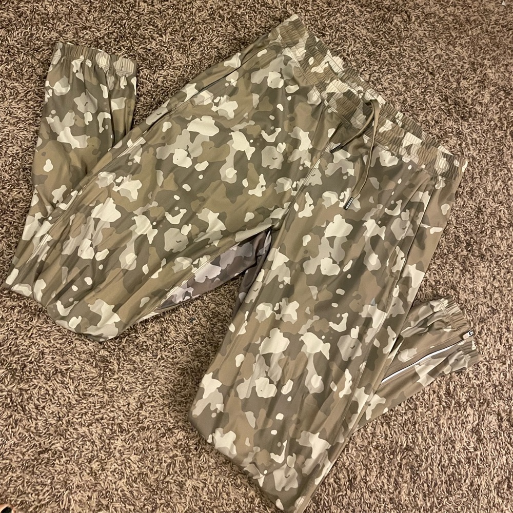 Camo/cream joggers. They could be unisex. In very good condition. Never worn.